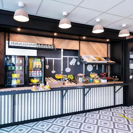 Szálloda Aeroport Arenas 3*
