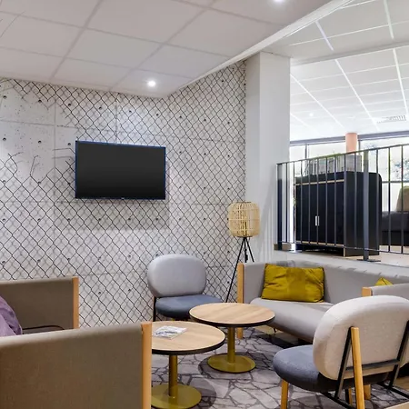Aeroport Arenas מלון 3*